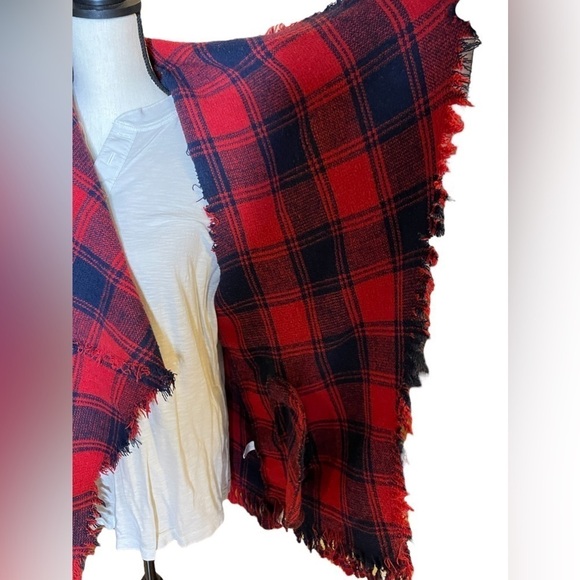 Etwo Women’s Red Black Plaid Open Blanket Sweater Vest SZ M/L Raw Edged Fringe - Picture 7 of 15